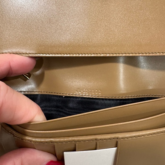 Salvatore Ferragamo Tan patent leather wallet - Picture 7 of 7